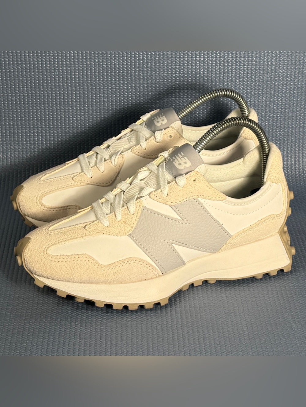 New Balance 327 Cream/Beige Fashion Sneakers Women’s Size 6.5